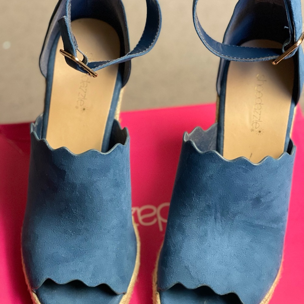 Blue wedges